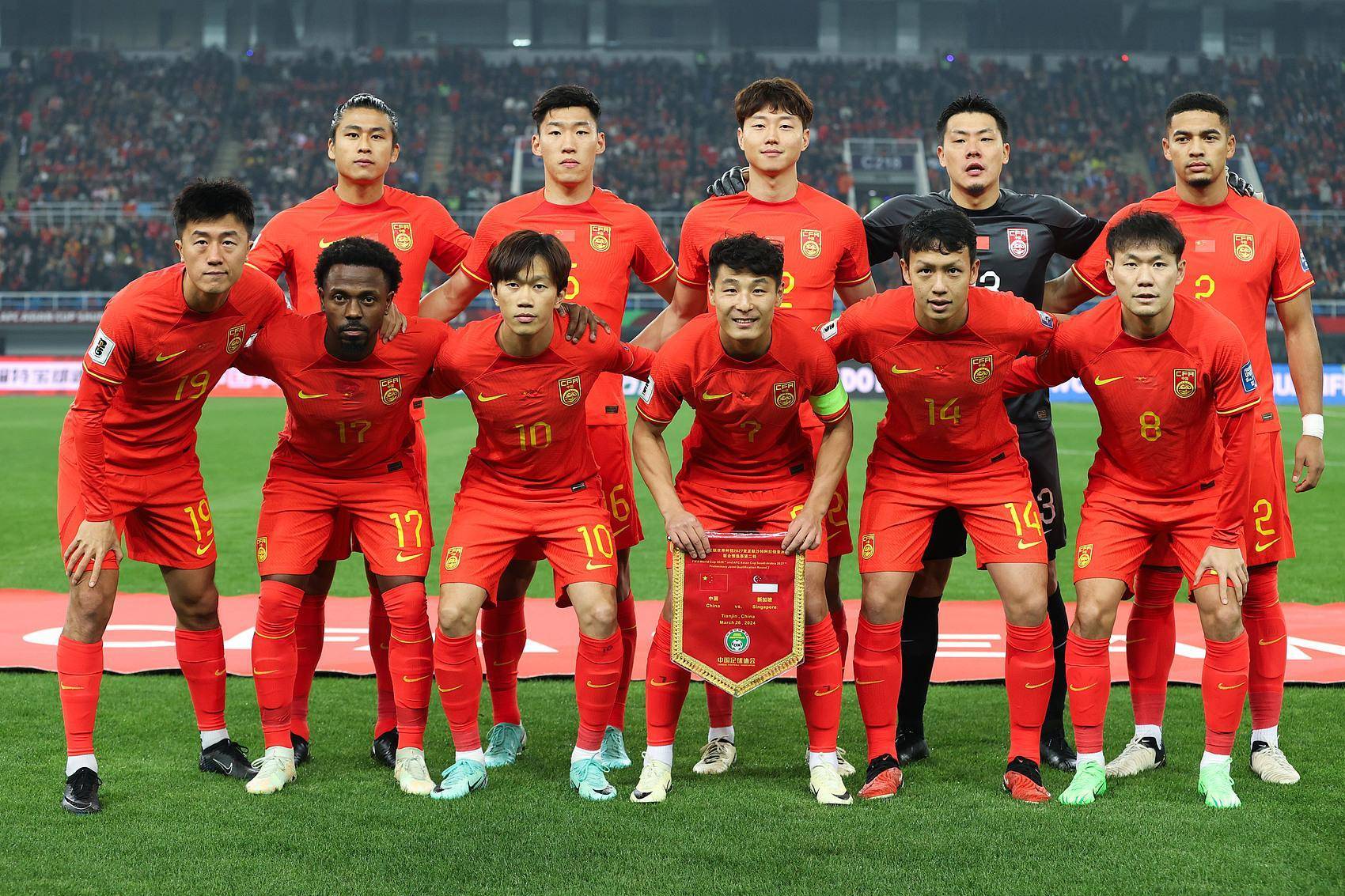 爱游戏体育在线-备受瞩目！国内足球争夺激烈前进的简单介绍